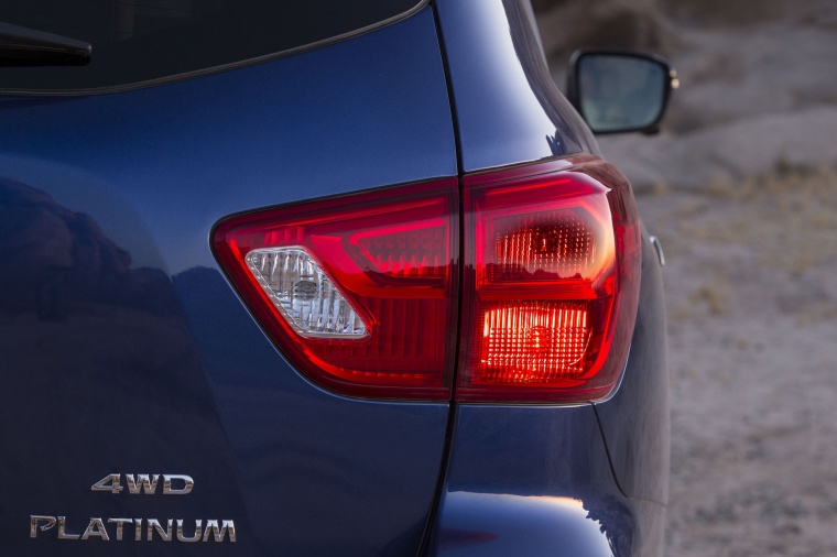 2020 Nissan Pathfinder Platinum 4WD Tail Light Picture / Pic / Image